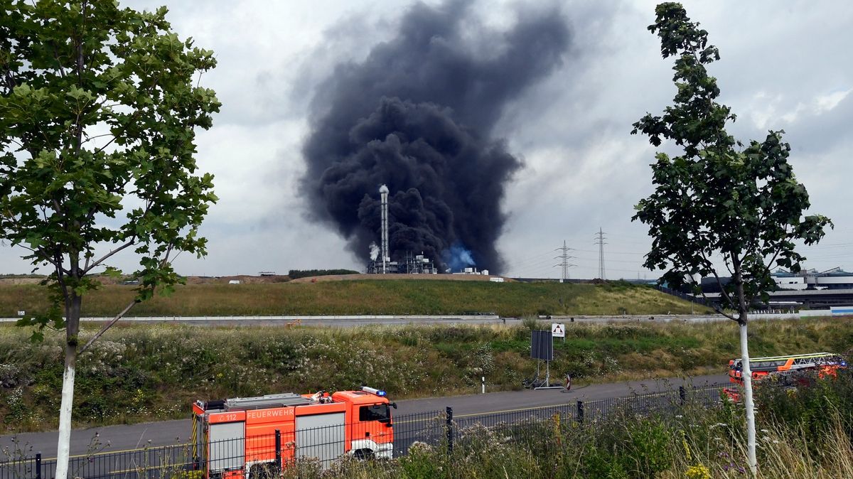 Po explozi v Leverkusenu zemřel člověk, čtyři se pohřešují